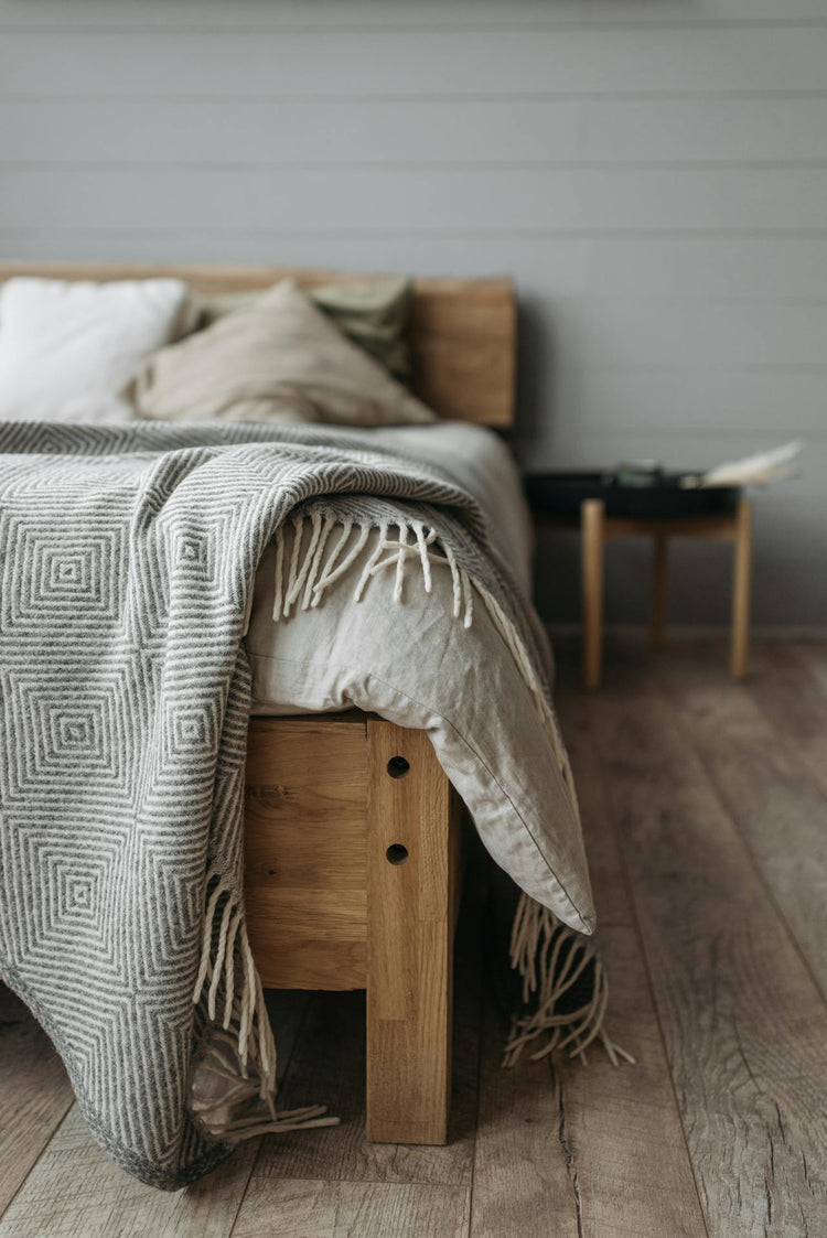 Bedroom Throws – Soft Printed Blankets for Calm, Cozy Spaces